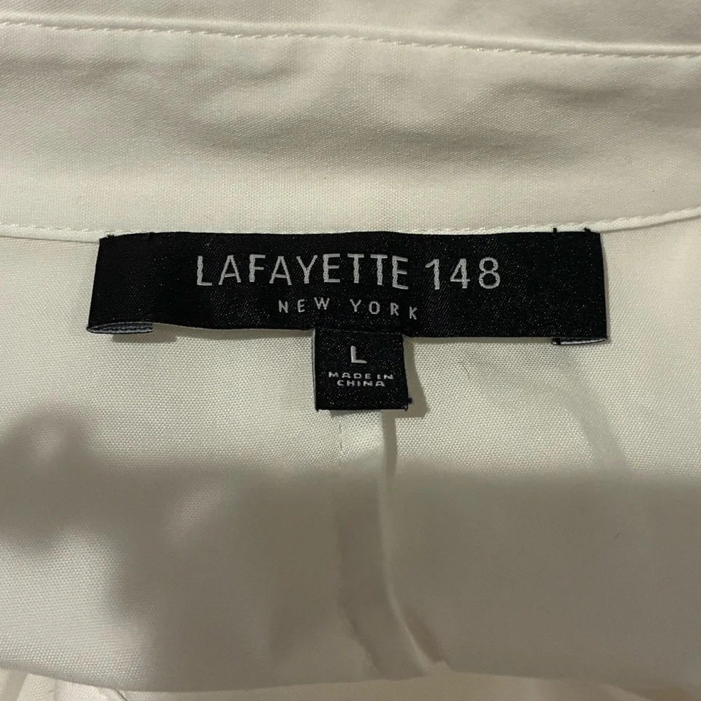 Lafayette 148 crisp stretch white cotton button front shirt with tie at front. L - Picture 4 of 5